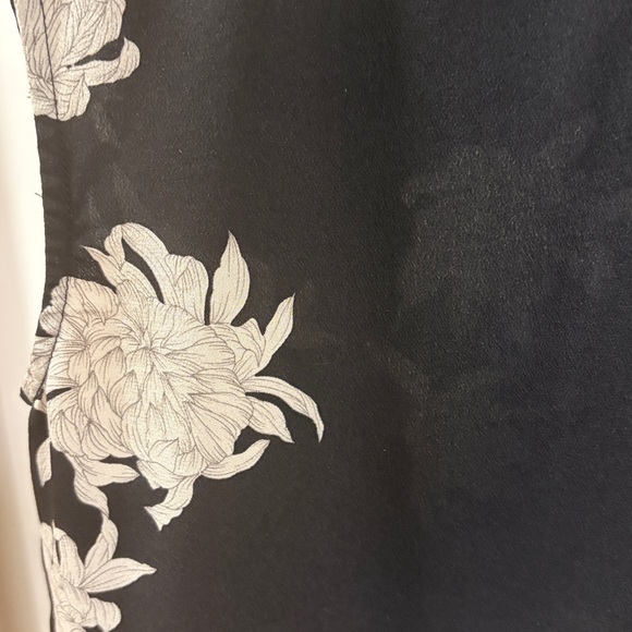 Vince Chrysanthemum Black and Cream 100% Silk Blouse. Size Small. - Picture 3 of 9